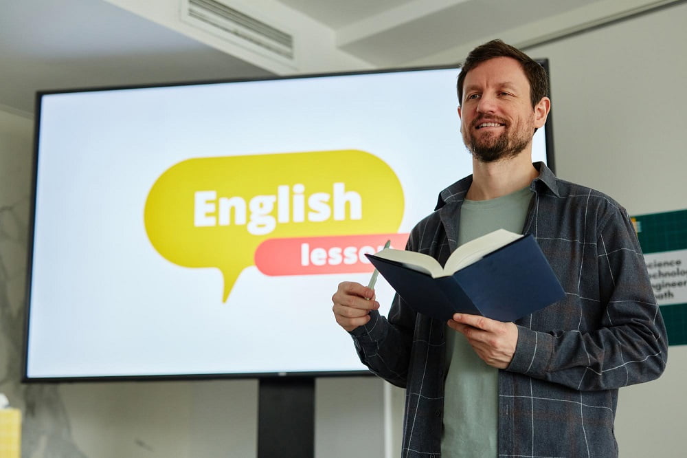 آموزش زبان انگلیسی به روش "استفاده از برنامه های کمک آموزشی" و تکنیک های آن